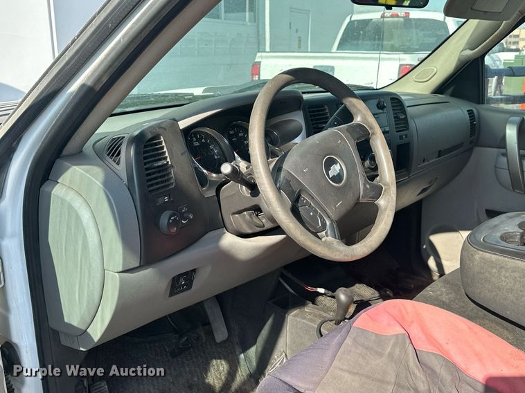 image for item EJ8977 2013 Chevrolet  Silverado 3500 Crew Cab dump bed pickup truck