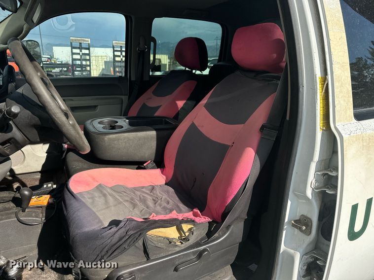 image for item EJ8977 2013 Chevrolet  Silverado 3500 Crew Cab dump bed pickup truck