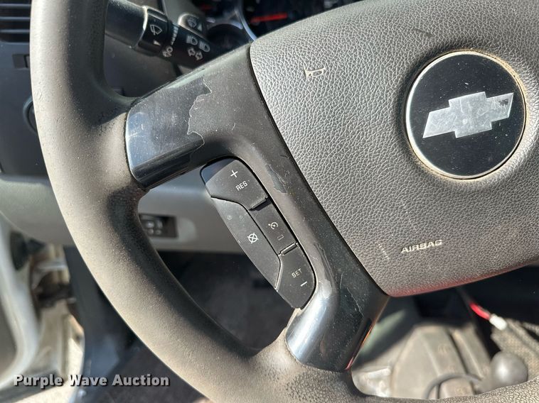 image for item EJ8977 2013 Chevrolet  Silverado 3500 Crew Cab dump bed pickup truck