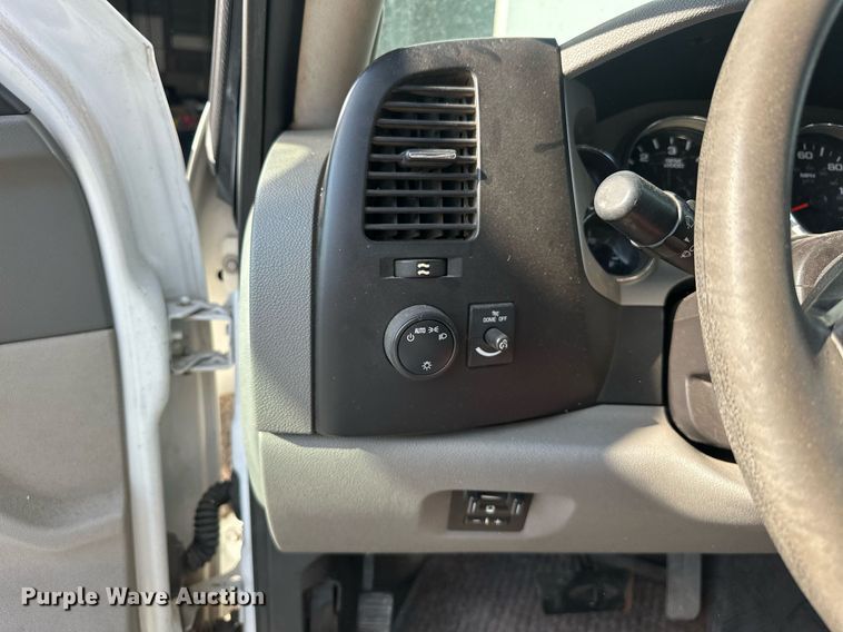 image for item EJ8977 2013 Chevrolet  Silverado 3500 Crew Cab dump bed pickup truck