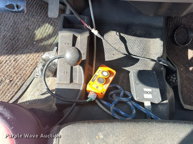 image for item EJ8977 2013 Chevrolet  Silverado 3500 Crew Cab dump bed pickup truck