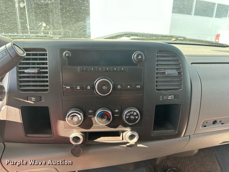 image for item EJ8977 2013 Chevrolet  Silverado 3500 Crew Cab dump bed pickup truck