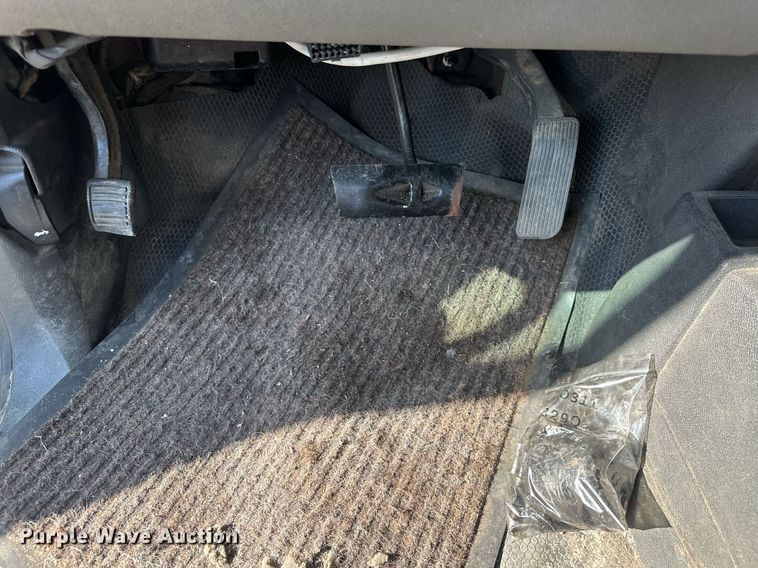 image for item EJ8977 2013 Chevrolet  Silverado 3500 Crew Cab dump bed pickup truck