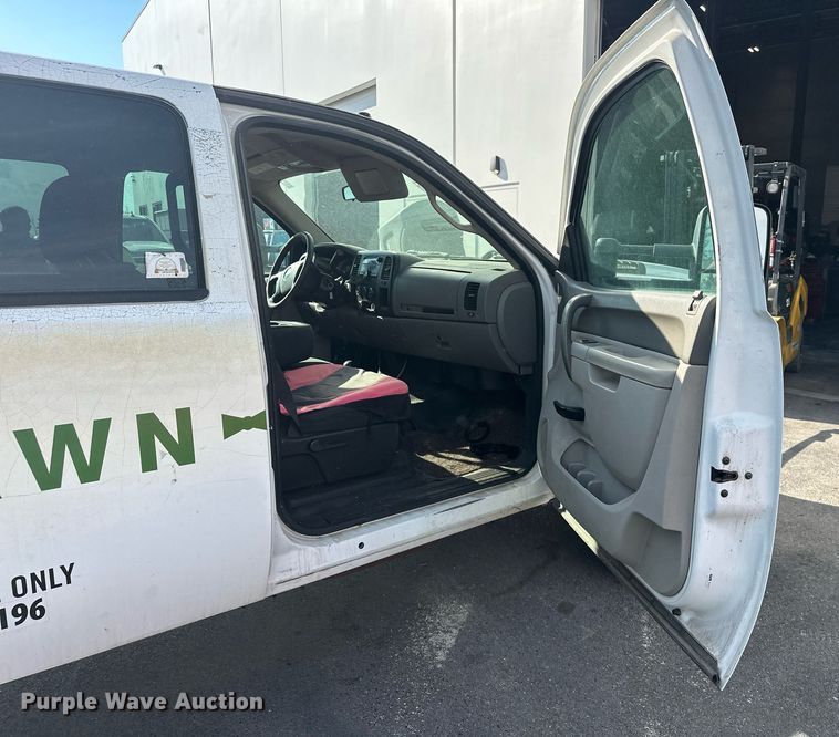 image for item EJ8977 2013 Chevrolet  Silverado 3500 Crew Cab dump bed pickup truck