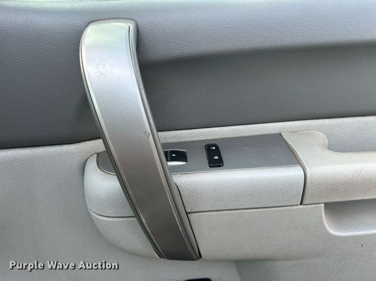 image for item EJ8977 2013 Chevrolet  Silverado 3500 Crew Cab dump bed pickup truck