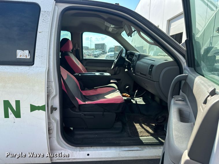 image for item EJ8977 2013 Chevrolet  Silverado 3500 Crew Cab dump bed pickup truck