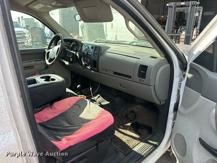 image for item EJ8977 2013 Chevrolet  Silverado 3500 Crew Cab dump bed pickup truck