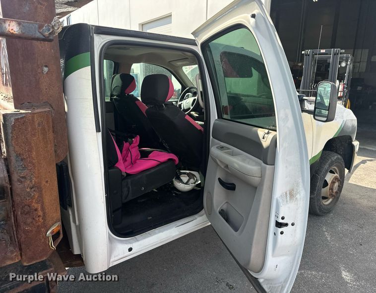 image for item EJ8977 2013 Chevrolet  Silverado 3500 Crew Cab dump bed pickup truck