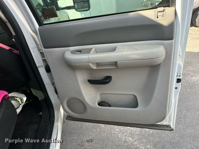 image for item EJ8977 2013 Chevrolet  Silverado 3500 Crew Cab dump bed pickup truck