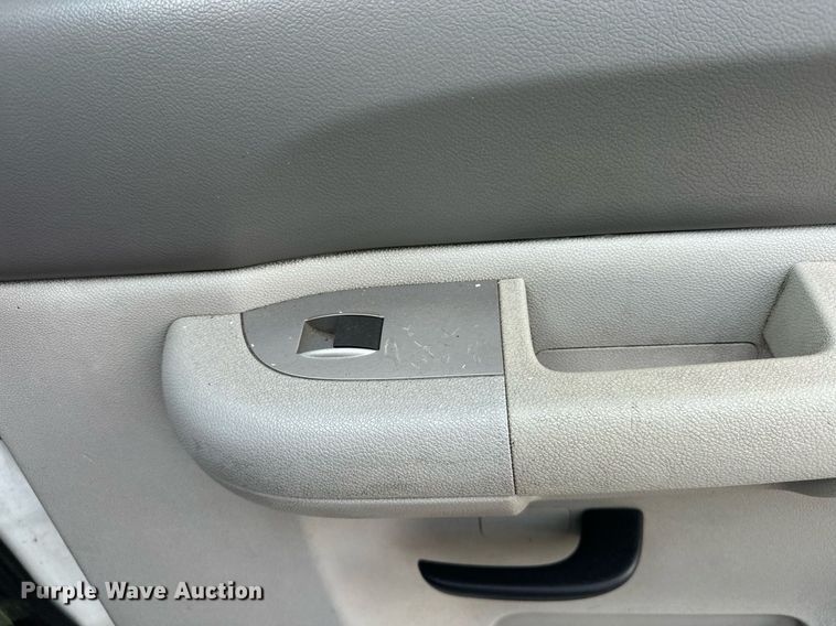 image for item EJ8977 2013 Chevrolet  Silverado 3500 Crew Cab dump bed pickup truck