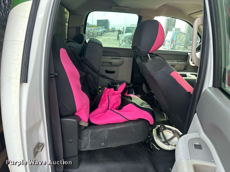 image for item EJ8977 2013 Chevrolet  Silverado 3500 Crew Cab dump bed pickup truck