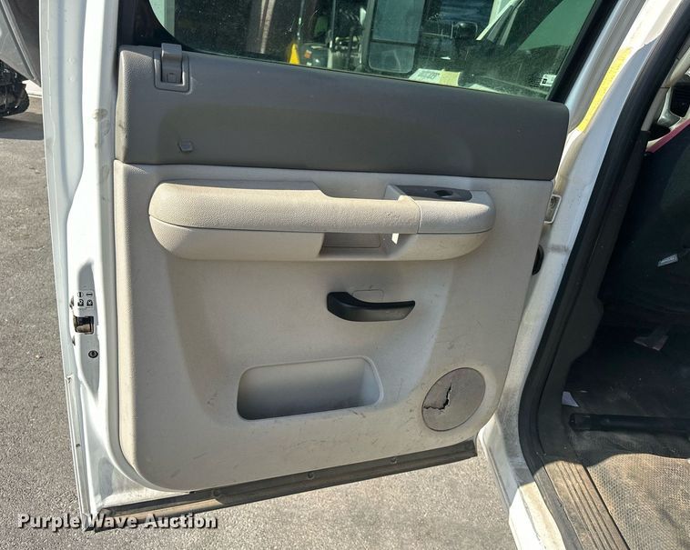 image for item EJ8977 2013 Chevrolet  Silverado 3500 Crew Cab dump bed pickup truck