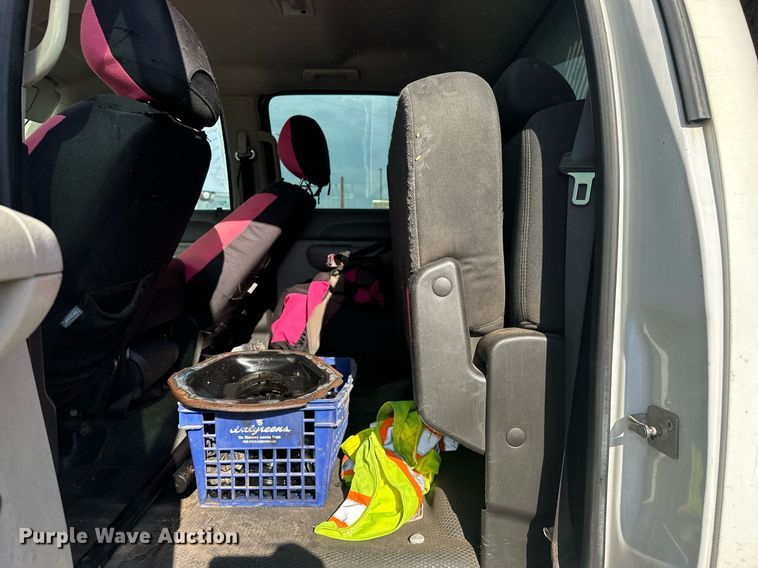 image for item EJ8977 2013 Chevrolet  Silverado 3500 Crew Cab dump bed pickup truck