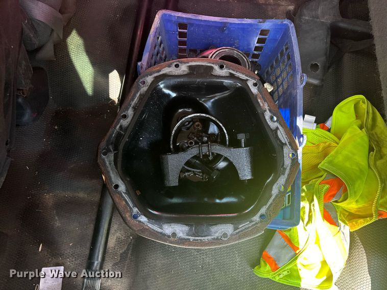 image for item EJ8977 2013 Chevrolet  Silverado 3500 Crew Cab dump bed pickup truck