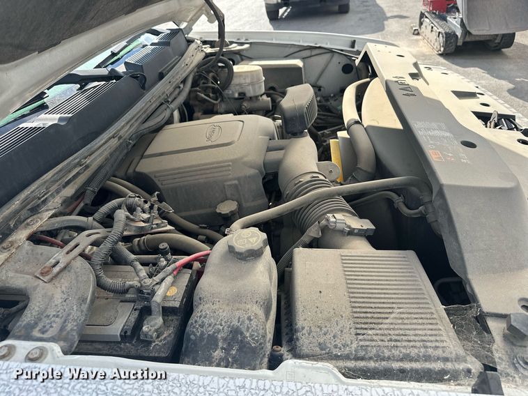 image for item EJ8977 2013 Chevrolet  Silverado 3500 Crew Cab dump bed pickup truck