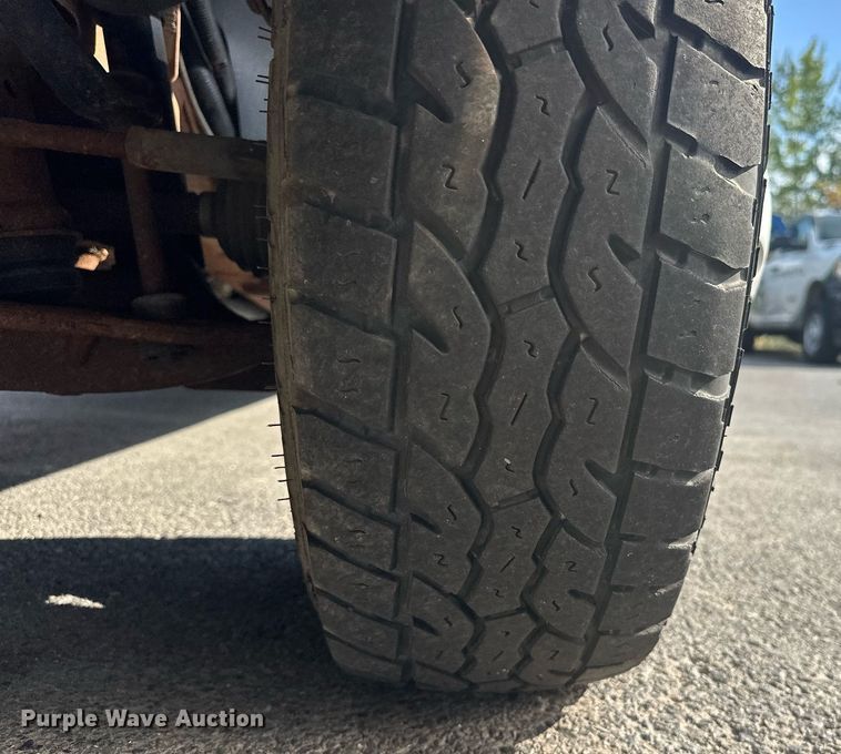 image for item EJ8977 2013 Chevrolet  Silverado 3500 Crew Cab dump bed pickup truck