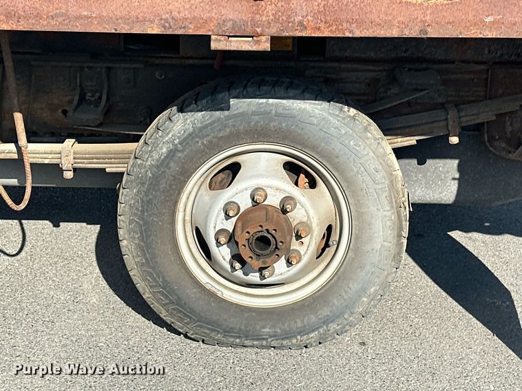 image for item EJ8977 2013 Chevrolet  Silverado 3500 Crew Cab dump bed pickup truck