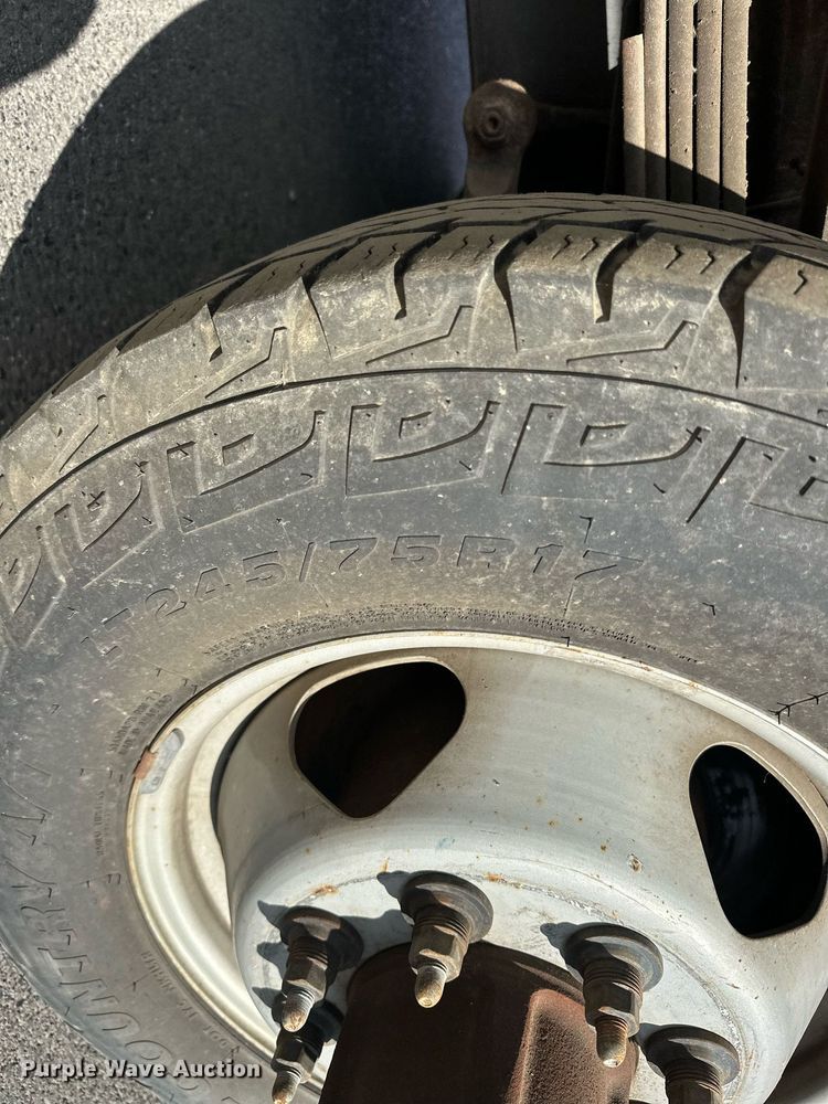 image for item EJ8977 2013 Chevrolet  Silverado 3500 Crew Cab dump bed pickup truck