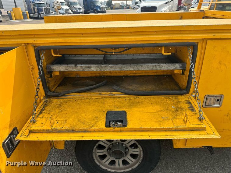 image for item EJ8979 2013 Ford F250 Super Duty utility bed pickup truck