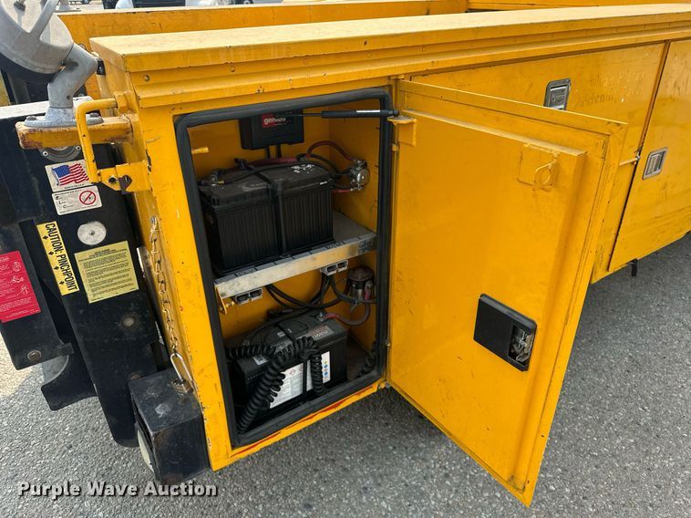 image for item EJ8979 2013 Ford F250 Super Duty utility bed pickup truck