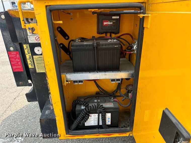 image for item EJ8979 2013 Ford F250 Super Duty utility bed pickup truck