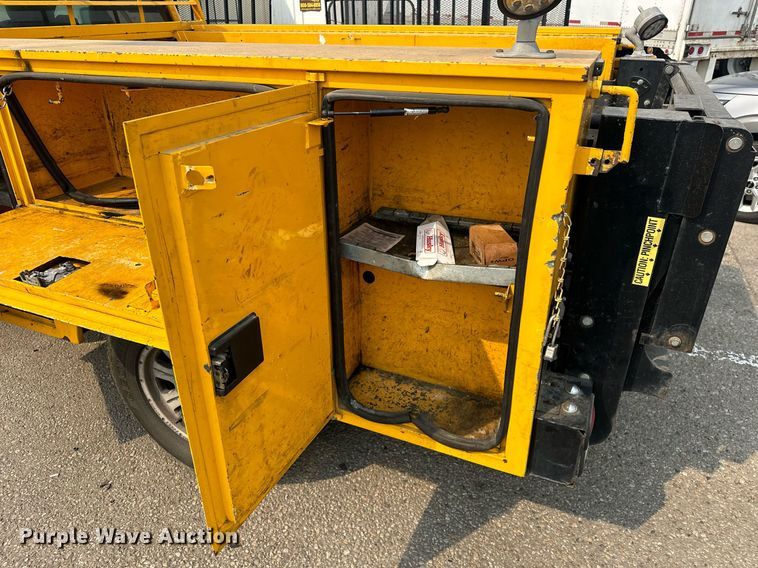 image for item EJ8979 2013 Ford F250 Super Duty utility bed pickup truck