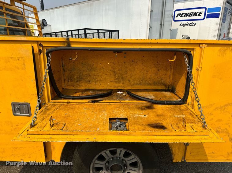 image for item EJ8979 2013 Ford F250 Super Duty utility bed pickup truck