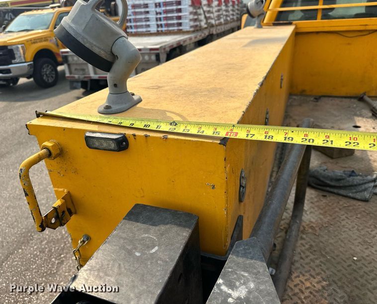 image for item EJ8979 2013 Ford F250 Super Duty utility bed pickup truck