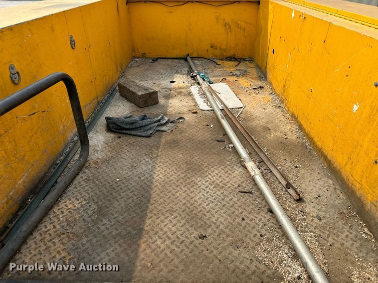 image for item EJ8979 2013 Ford F250 Super Duty utility bed pickup truck