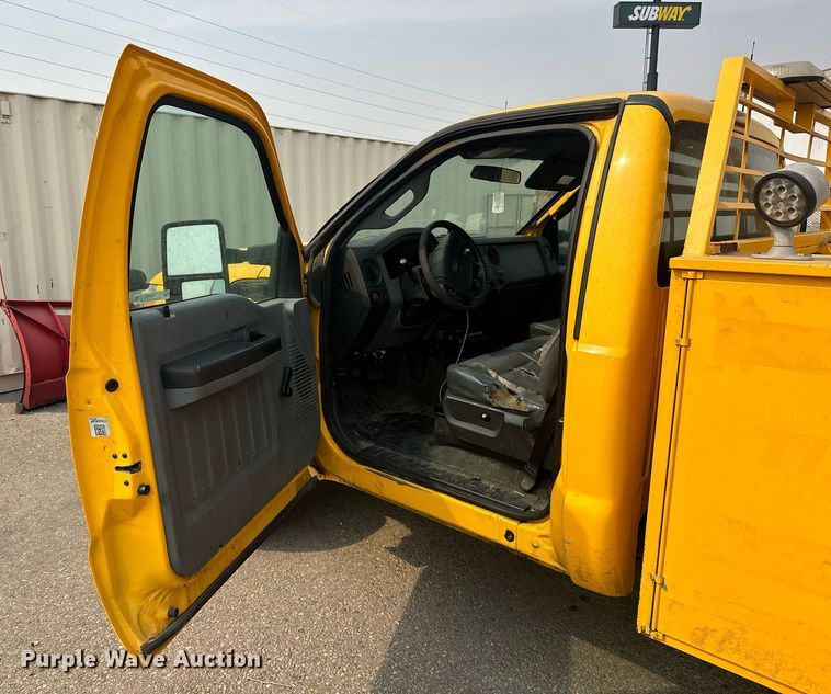 image for item EJ8979 2013 Ford F250 Super Duty utility bed pickup truck