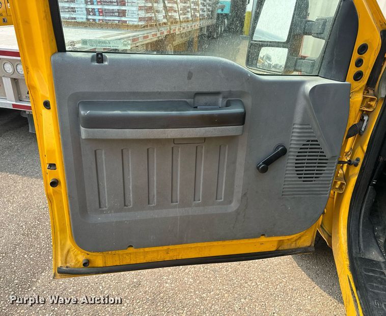 image for item EJ8979 2013 Ford F250 Super Duty utility bed pickup truck