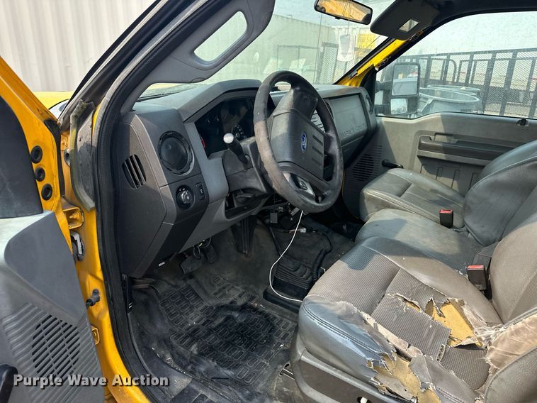 image for item EJ8979 2013 Ford F250 Super Duty utility bed pickup truck