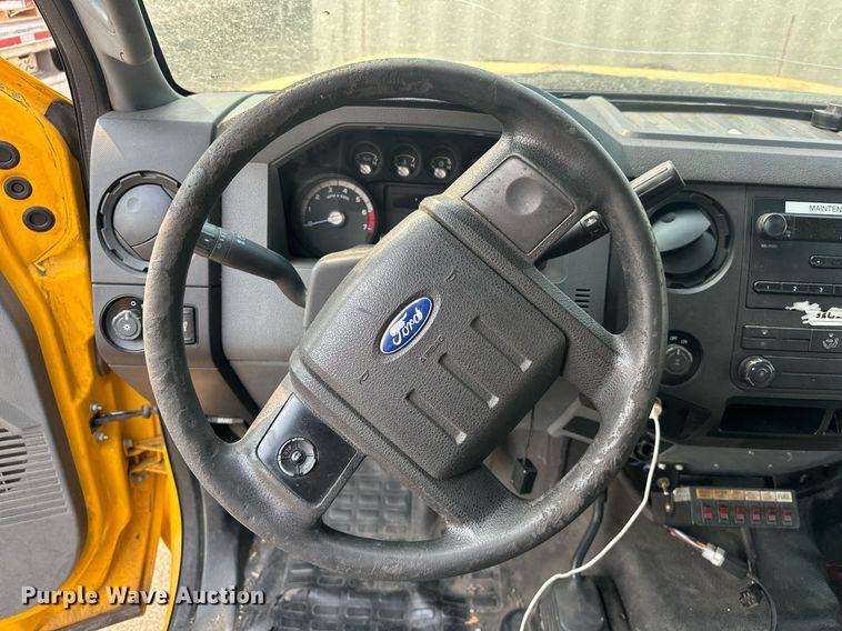 image for item EJ8979 2013 Ford F250 Super Duty utility bed pickup truck