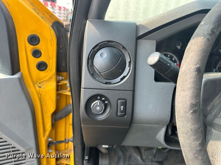 image for item EJ8979 2013 Ford F250 Super Duty utility bed pickup truck