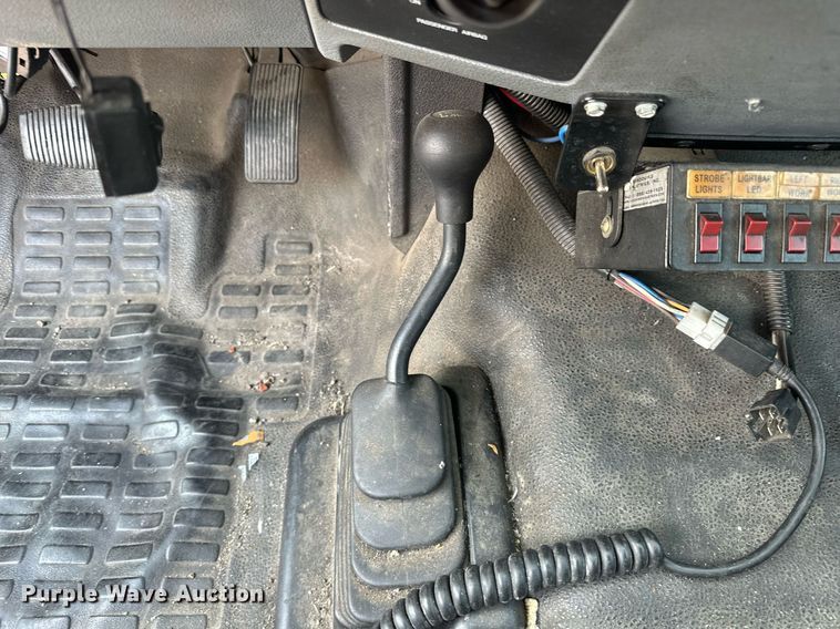 image for item EJ8979 2013 Ford F250 Super Duty utility bed pickup truck