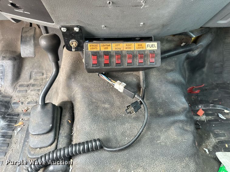 image for item EJ8979 2013 Ford F250 Super Duty utility bed pickup truck