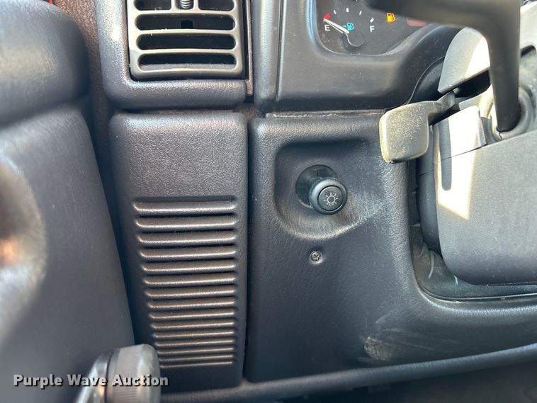 image for item EK3235 1999 Jeep Wrangler Sport SUV