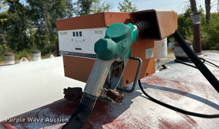 image for item EK3299 (2) fuel tanks