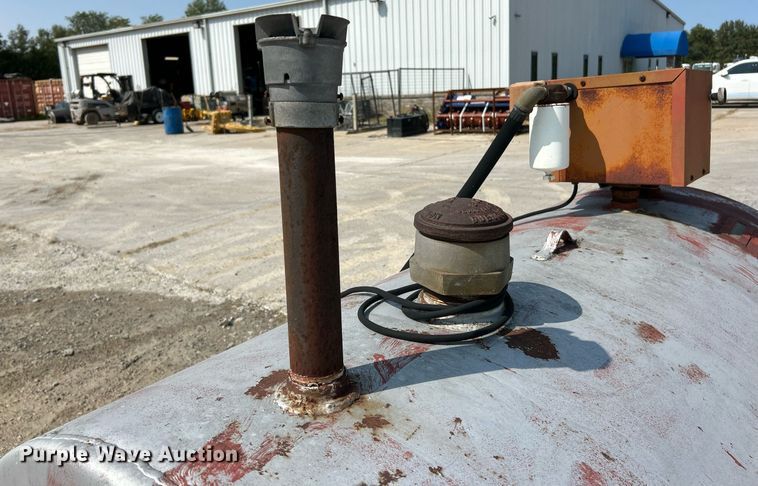 image for item EK3299 (2) fuel tanks