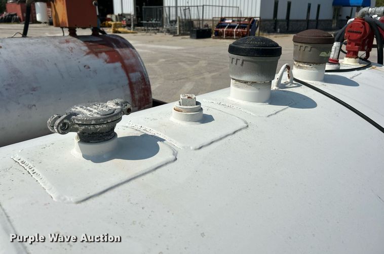 image for item EK3299 (2) fuel tanks