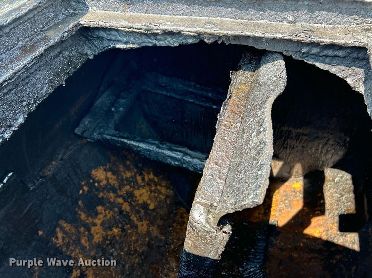 image for item EK3302 Seal coat tank