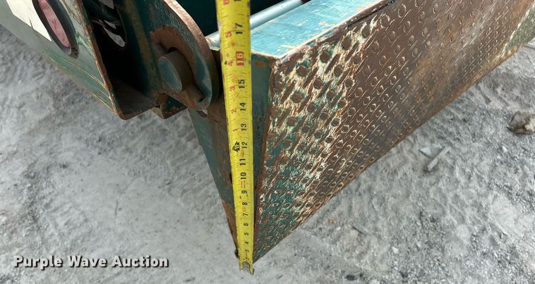 image for item EK3327 2010 Towmaster T-20 Deck Over Tilt tilt deck equipment trailer