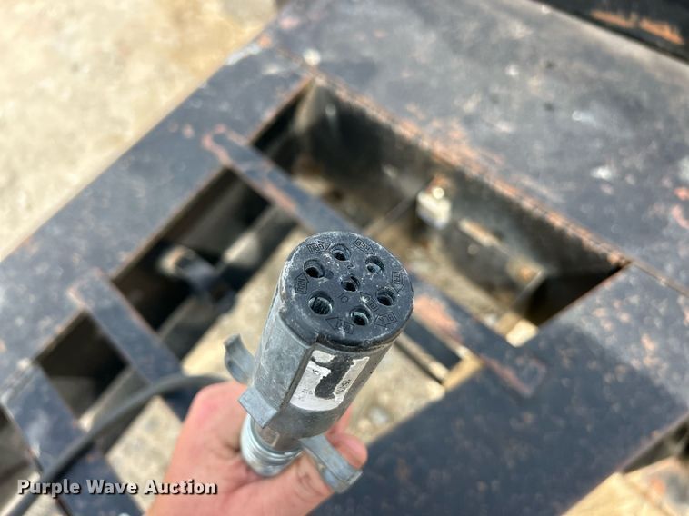 image for item EK3328 2005 Towmaster T-30 equipment trailer