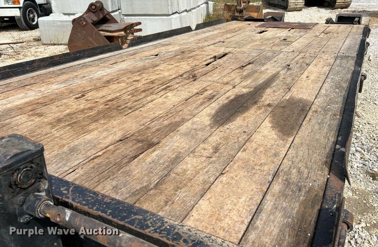 image for item EK3328 2005 Towmaster T-30 equipment trailer