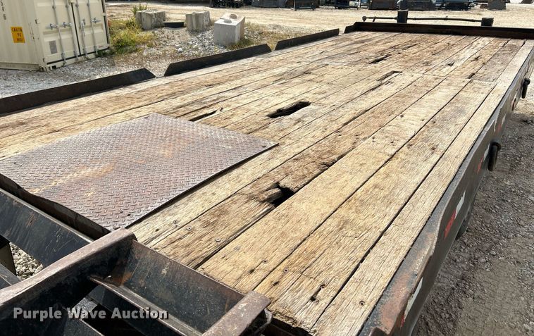 image for item EK3328 2005 Towmaster T-30 equipment trailer