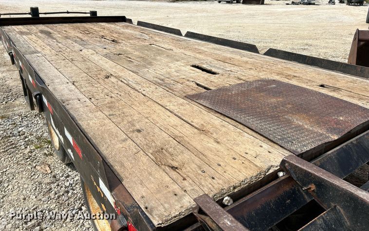 image for item EK3328 2005 Towmaster T-30 equipment trailer