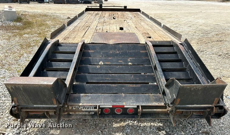 image for item EK3328 2005 Towmaster T-30 equipment trailer