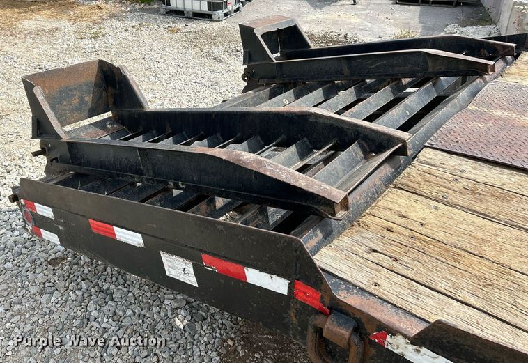 image for item EK3328 2005 Towmaster T-30 equipment trailer