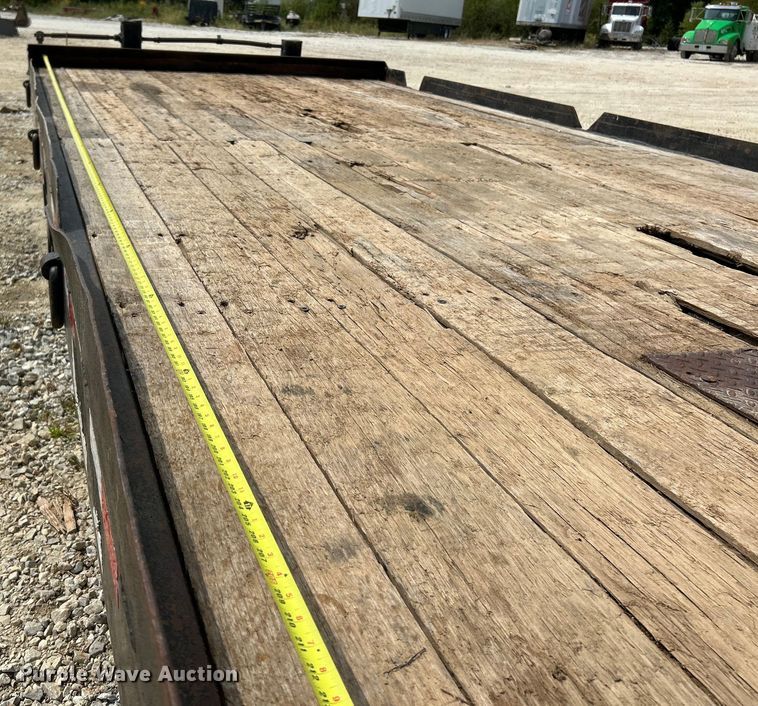 image for item EK3328 2005 Towmaster T-30 equipment trailer