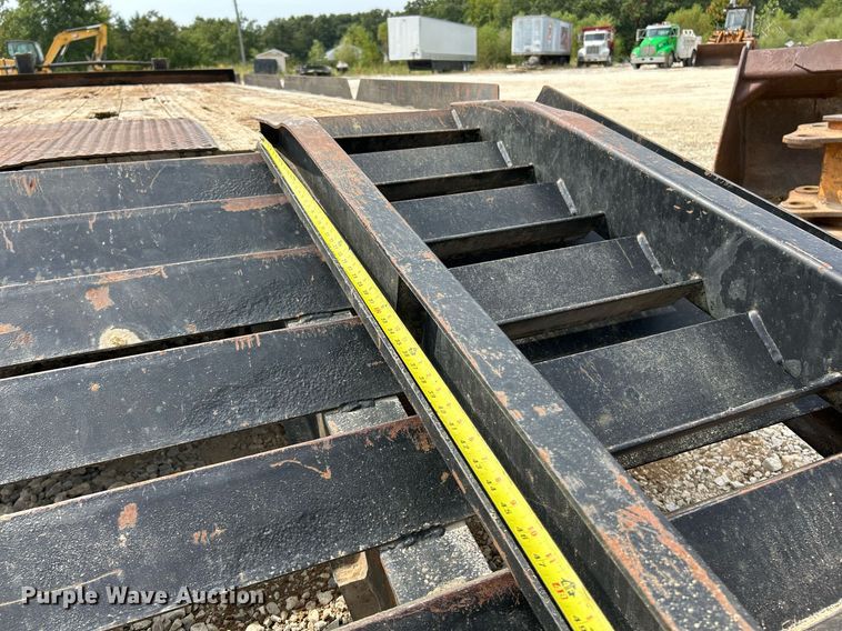 image for item EK3328 2005 Towmaster T-30 equipment trailer